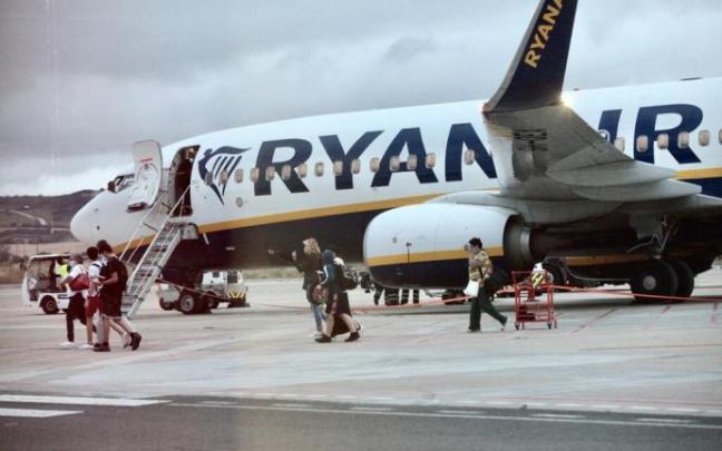 Una aeronave de la empresa irlandesa se prepara en Foronda.