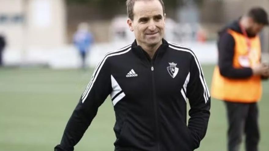 JAGOBA ARRASATE. Nació el 22 de abril de 1978 (44 años). Natural de Berriatua (Bizkaia), aunque desarrolló gran parte de su trayectoria inicial como entrenador en Gipuzkoa. Comenzó a hacerlo cuando, en 2008, dejó el banquillo del equipo de su pueblo, el Berriatuko, para hacerse cargo del Elgoibar. Dos años en el 'Haundi' le valieron para recalar en Zubieta (2010), donde enseguida (2012) pasó a formar parte del staff de Philippe Montanier. En 2013 se hizo cargo del primer equipo, y tras su cese después de una campaña y media, dirigió por espacio de tres cursos al Numancia, en Segunda División. Con los sorianos alcanzó una final de 'play-off' de ascenso, pero no consiguió subir, logro que sí obtendría con Osasuna en 2019. Ha asentado de lleno a los rojillos en la máxima categoría.