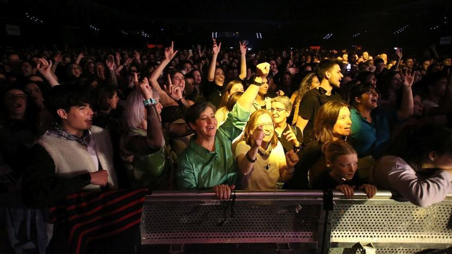 Asistentes a un concierto en el Navarra Arena.