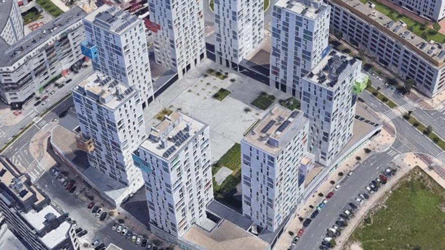 Vista aérea de las torres de la Plaza Porticada, en el barrio de Zabalgana