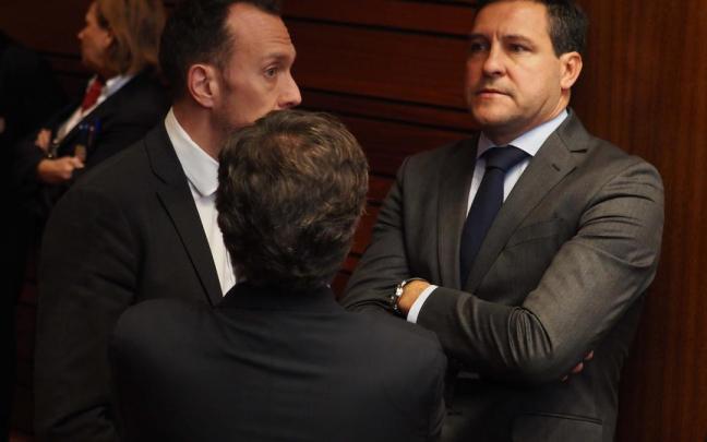 El portavoz del Grupo Parlamentario Popular, Raúl de la Hoz, durante la sesión de la votación de las enmiendas del PSOE a la Ley de medidas El portavoz del Grupo Parlamentario Popular, Raúl de la Hoz, durante la sesión de la votación de las enmiendas del PSOE a la Ley de medidas