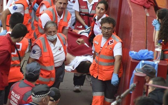 Markel Povedano es trasladado a la enfermería de la Plaza de Toros de Pamplona