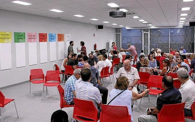 Una de las sesiones presenciales de los presupuestos participativos, en el Espacio Palmera Montero. Una de las sesiones presenciales de los presupuestos participativos, en el Espacio Palmera Montero.