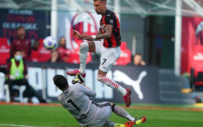 Samu Castillejo durante su temporada en Milan
