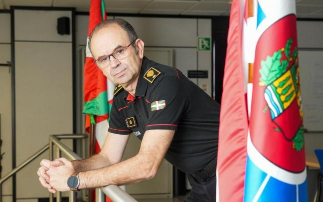 Karmelo Martínez de Sarobe, intendente jefe de la Territorial de la Ertzaintza en Araba. Karmelo Martínez de Sarobe, intendente jefe de la Territorial de la Ertzaintza en Araba.