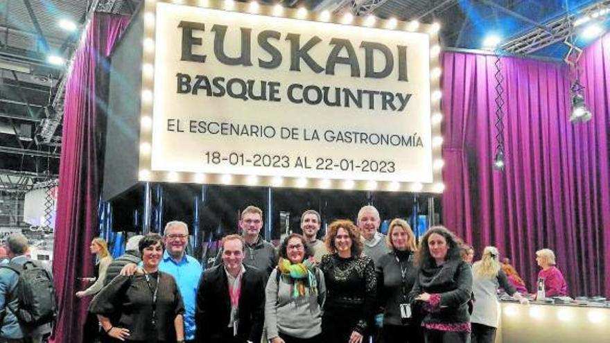 Miembros del Geoparke de la Costa Vasca en Fitur (Madrid). | FOTO: EUSKAL KOSTALDEKO GEOPARKEA