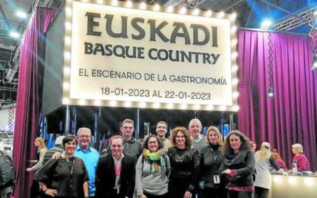Miembros del Geoparke de la Costa Vasca en Fitur (Madrid). | FOTO: EUSKAL KOSTALDEKO GEOPARKEA