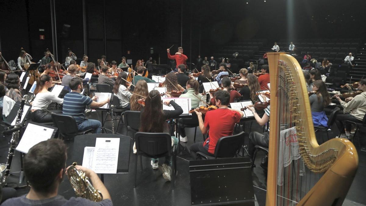 Musikene ha acogido esta semana la residencia artística de la Euskadiko Gazte Orkestra, antes de la gira que comenzará hoy en Tolosa.