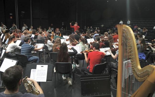 Musikene ha acogido esta semana la residencia art&iacute;stica de la Euskadiko Gazte Orkestra, antes de la gira que comenzar&aacute; hoy en Tolosa.