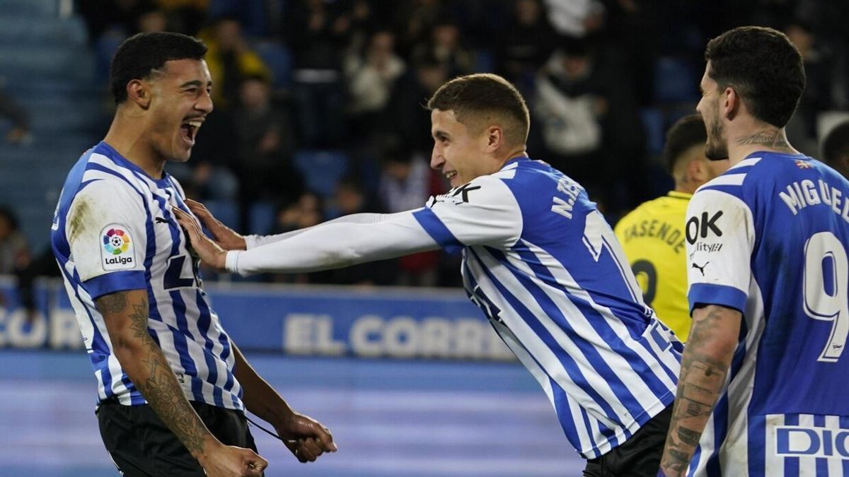 Benavídez celebra junto a Tenaglia su estreno goleador con la elástica albiazul