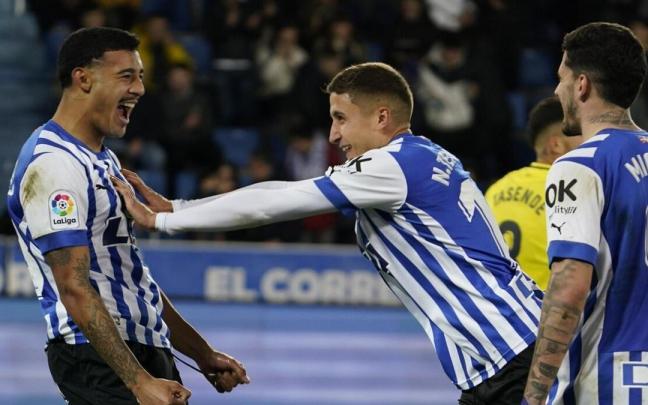 Benavídez celebra junto a Tenaglia su estreno goleador con la elástica albiazul Benavídez celebra junto a Tenaglia su estreno goleador con la elástica albiazul