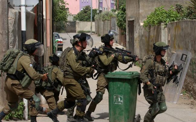 Varios soldados israelíes en un operación en Cisjordania. Varios soldados israelíes en un operación en Cisjordania.