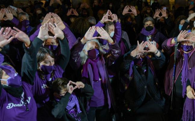 Manifestaci&oacute;n promovida por el Moviment Feminista contra la violencia machista, en Valencia.