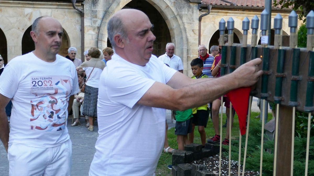 Raúl y Jesús Mendoza, los hijos de Milagros Mujika, arrancaron las fiestas de Ziordia .