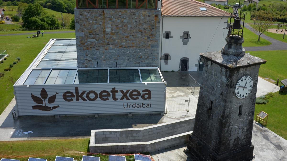 Ekoetxea Urdaibai se ubica en Torre Madariaga de Busturia.