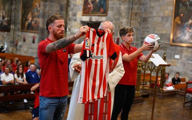 Tradicional ofrenda del Athletic a la Virgen de Begoña Tradicional ofrenda del Athletic a la Virgen de Begoña