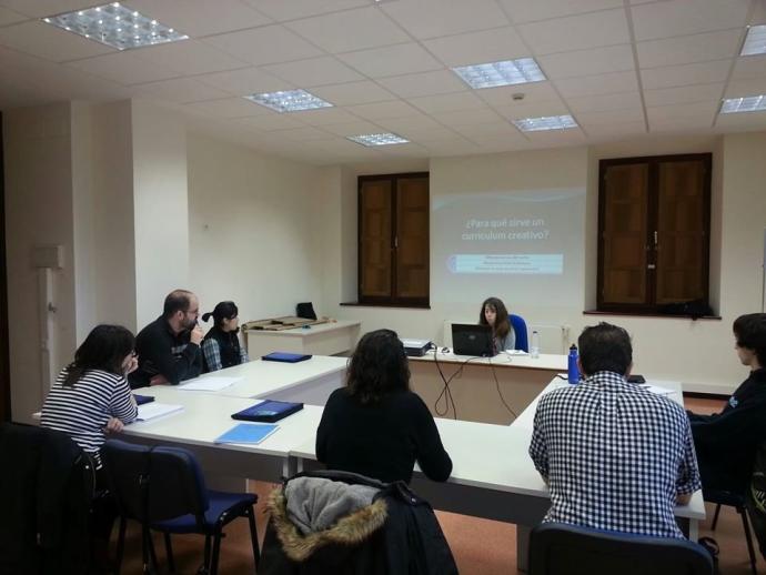 Jóvenes participando en el programa de inserción laboral