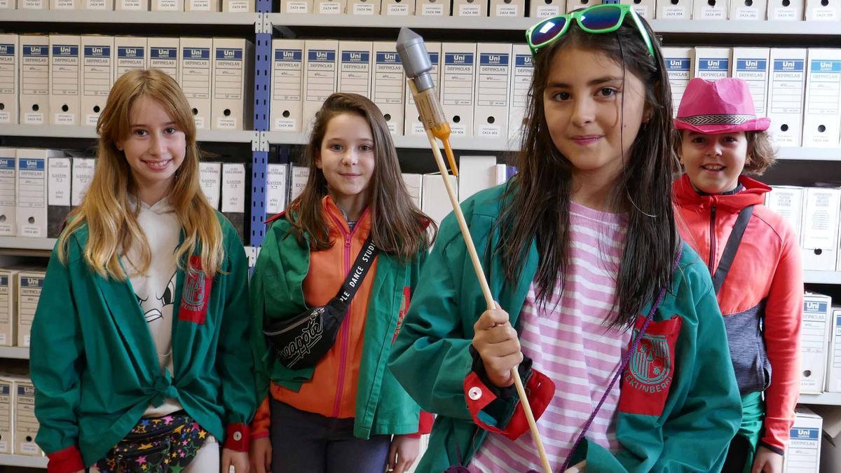 Esther Chaves con sus amigas Uxue Zabaleta, Laida Legarra y Maia Navascués.