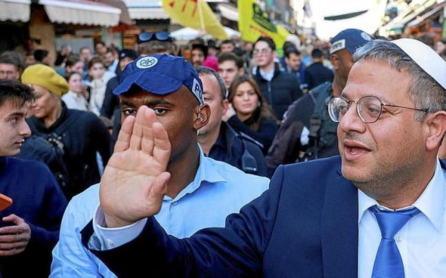 El ministro israelí Itamar Ben Gvir, en una visita a un mercado de Jerusalén. El ministro israelí Itamar Ben Gvir, en una visita a un mercado de Jerusalén.
