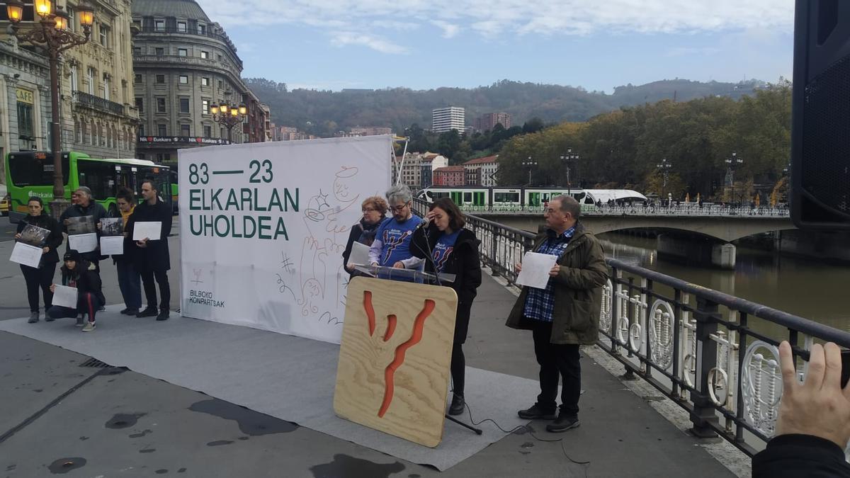 Presentación de 'Elkarlan Uholdea' a cargo de representantes de Bilboko Konpartsak.