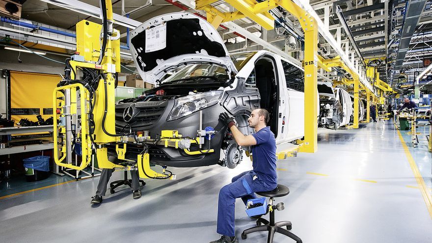 Los operarios de la cadena de Mercedes-Benz en Vitoria comenzarán sus vacaciones el próximo día 30