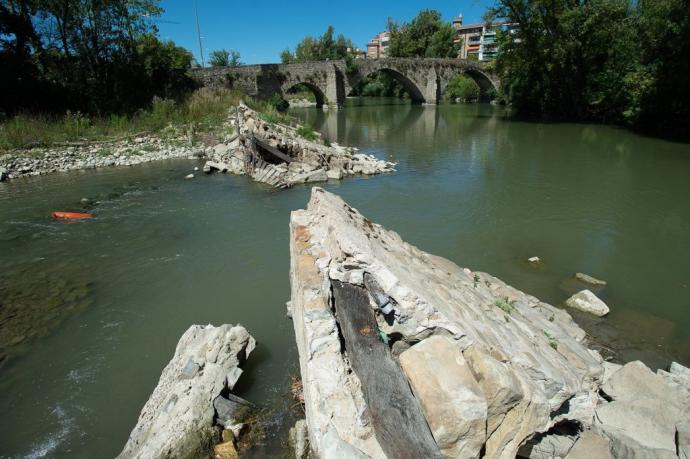 Imagen captada en agosto del año pasado de la presa de Santa Engracia, rota parcialmente desde 2018.