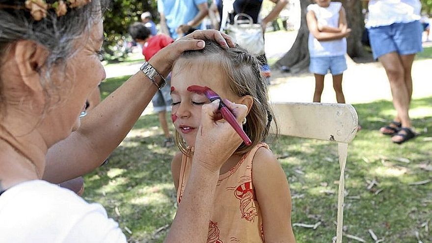 Los talleres de maquillaje se suman a las actividades. | FOTO: BORJA GUERRERO