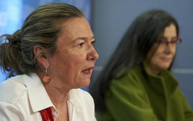 La consejera de Salud, Gotzone Sagardui, junto a la directora de Osakidetza, Rosa Pérez