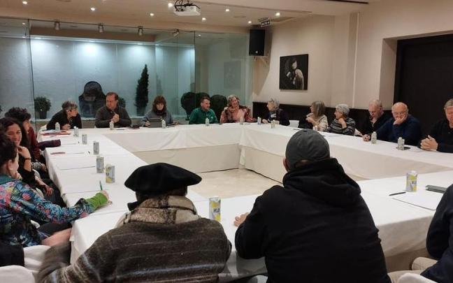 La consejera Ollo y el director gerente de Euskarabidea, Mikel Arregi, en la reuni&oacute;n mantenida en Tudela.