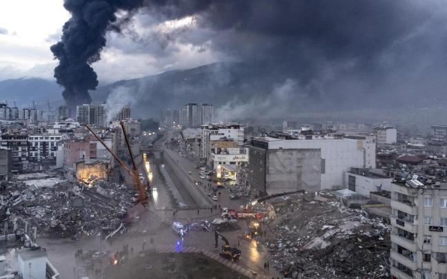 Bomberos de Gasteiz ya se han movilizado para acudir a ayudar en las tareas de rescate.