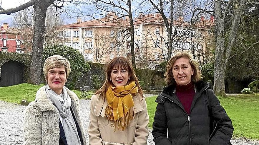 Leibar, Elorza y Altuna, en la presentación de la Mesa.