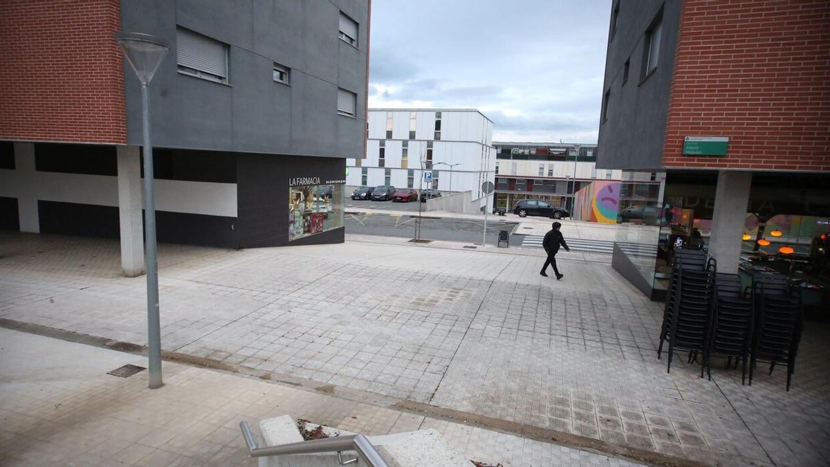 Calle Plaza Mayor de Sarriguren.