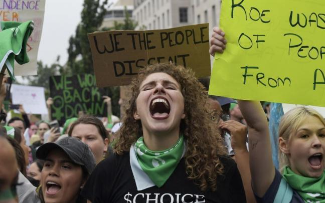 Protesta ante la Casa Blanca en contra de la decisión del Supremo de eliminar el derecho al aborto. Protesta ante la Casa Blanca en contra de la decisión del Supremo de eliminar el derecho al aborto.