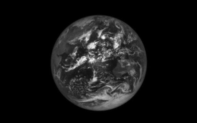 La Tierra desde 620.000 kilómetros. La Tierra desde 620.000 kilómetros.