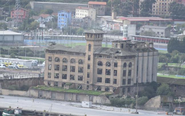 El deterioro del edificio de Molinos Vascos es evidente sobre todo en la cubierta. El deterioro del edificio de Molinos Vascos es evidente sobre todo en la cubierta.