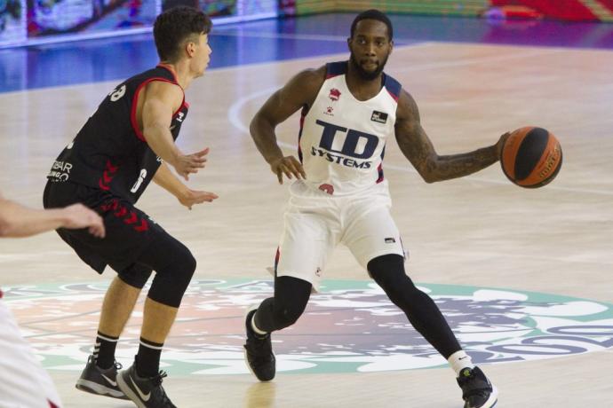 Carrington controla el balón en la Euskal Kopa del año pasado.