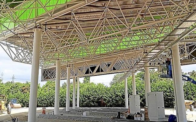 Imagen tomada el pasado viernes 8 de la construcción de las nuevas cocheras. | FOTO: CEDIDA