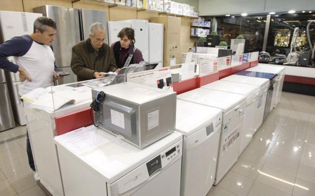Los servicios fueron los que concentraron el aumento del paro en Gipuzkoa. Los servicios fueron los que concentraron el aumento del paro en Gipuzkoa.