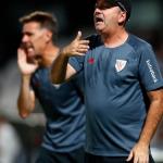 Bingen Arostegi da instrucciones en el duelo de Castalia.