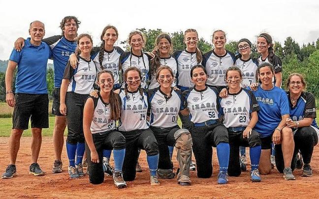 T&eacute;cnicos y jugadoras del Izaga.