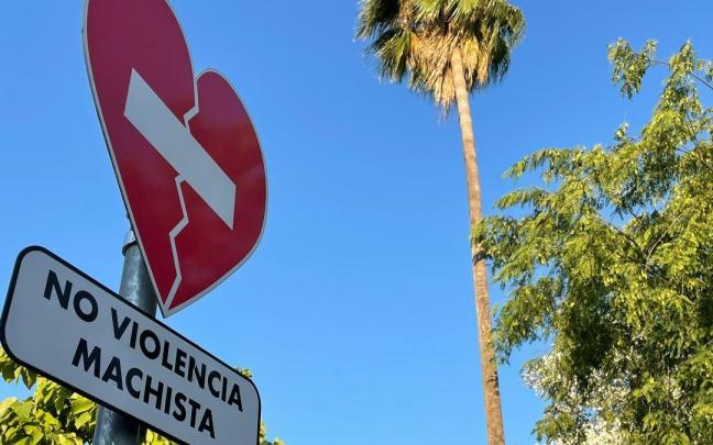Una señal en protesta contra la violencia machista. Una señal en protesta contra la violencia machista.
