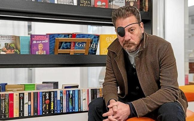 El escritor, en la presentaci&oacute;n de su nueva novela.