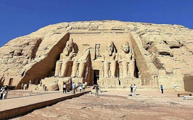 Los templos de Abu Simbel se encuentran en Nubia, al sur de Egipto. Los templos de Abu Simbel se encuentran en Nubia, al sur de Egipto.