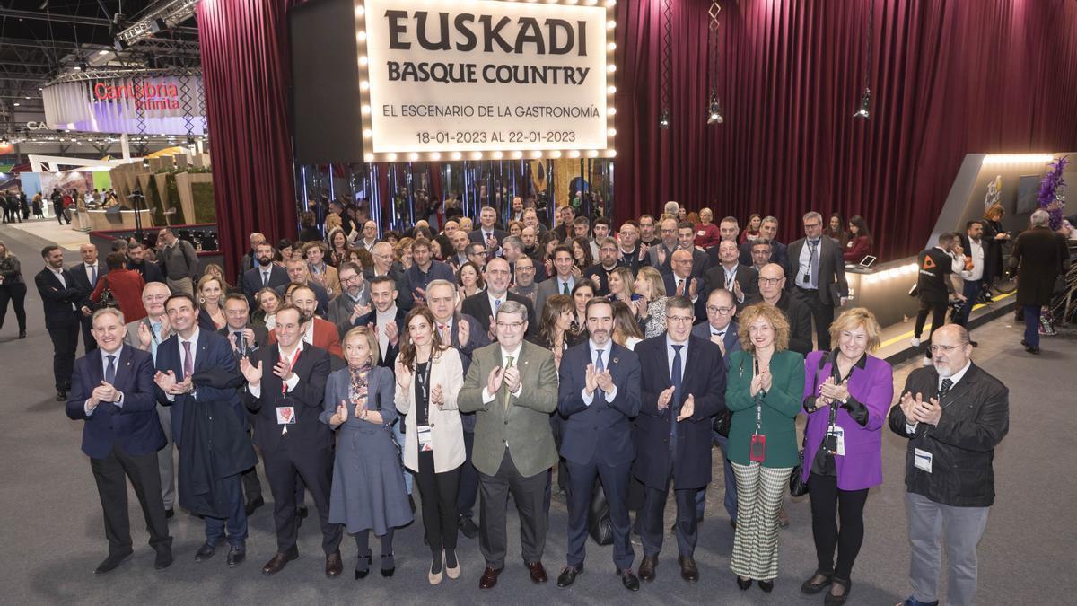 Inauguración del stand de Euskadi en Fitur.