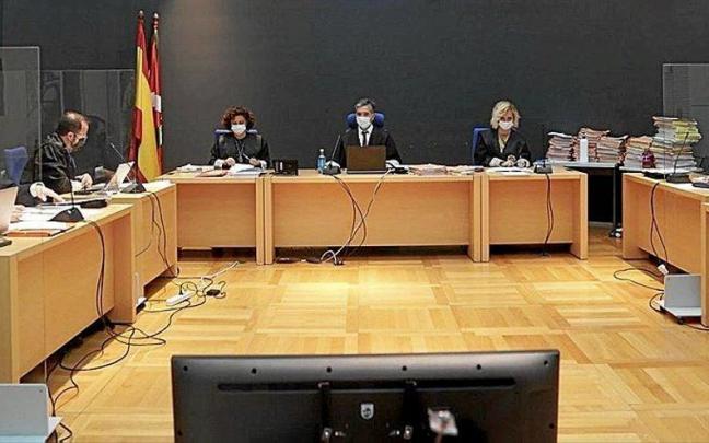Imagen del tribunal, durante el juicio en la Audiencia de Gipuzkoa a Kote Cabezudo. Foto: Ruben Plaza Imagen del tribunal, durante el juicio en la Audiencia de Gipuzkoa a Kote Cabezudo. Foto: Ruben Plaza