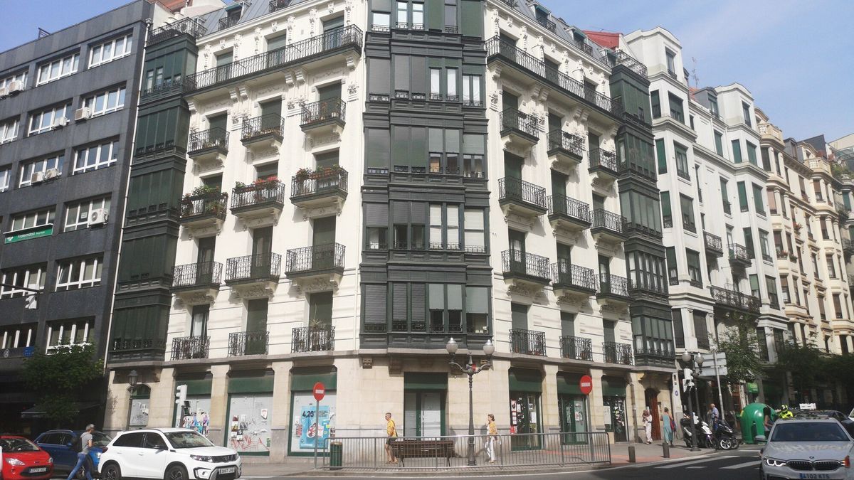 Imagen de uno de los locales que dej&oacute; libre una de las entidades bancarias en Bilbao