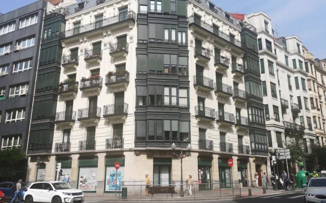 Imagen de uno de los locales que dej&oacute; libre una de las entidades bancarias en Bilbao