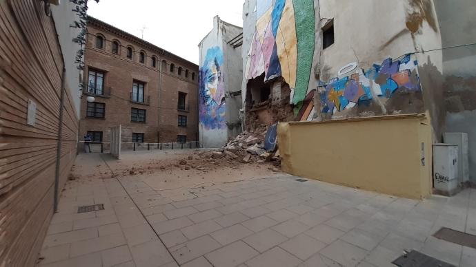 Imagen de la fachada que se ha caído esta tarde en Tudela