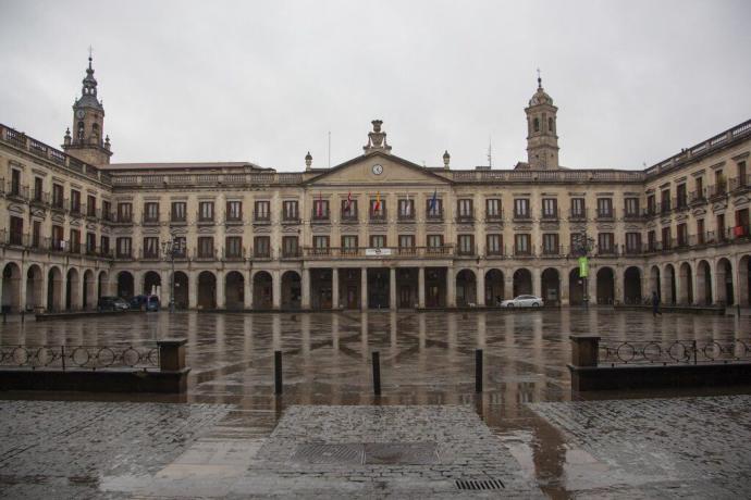 Fachada del Ayuntamiento de Vitoria en una imagen de archivo.