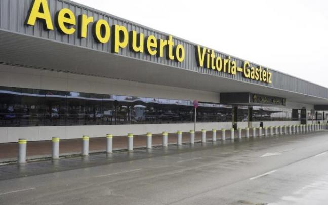 Fachada de la terminal del Aeropuerto de Foronda.